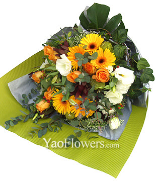 8 Stems Rosa , 5 Stems Gerbera & Greens