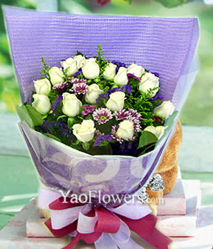 12 White Roses