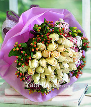 33 Champagne Roses