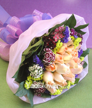 18 Champagne Roses