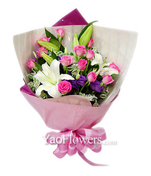 12 Pink Roses,2 Lilies
