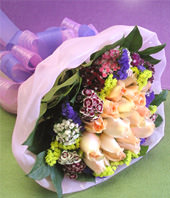 18 Champagne Roses