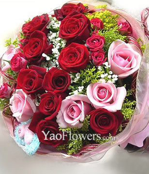 10 Red roses,5 Titanic roses
