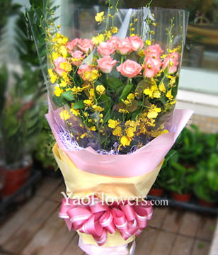 18 Diana roses