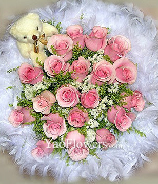 20 Titanic roses with A bear