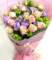 12 Pink roses