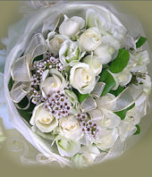15 White roses