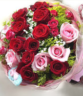 10 Red roses,5 Titanic roses