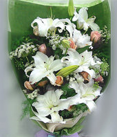 4 White lilium,11 champagne roses
