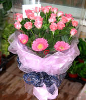 21 Diana roses,9 Gerbera Daisies
