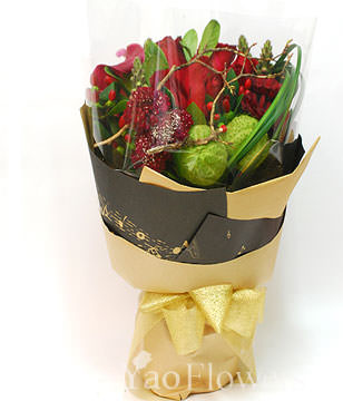 5 Red roses,Green Ping Pong Ju and with floral
