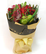 5 Red roses,Green Ping Pong Ju and with floral