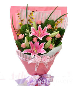 2 Lilies,6 Diana Roses,Green leaves