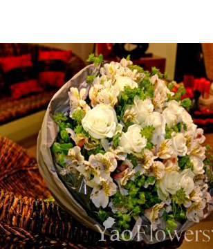White roses, daffodils and Lily bulb
