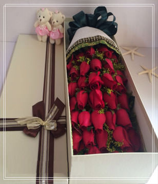 33 Red Roses with Gift Box,Two Cute Bears