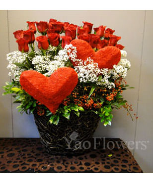 33red roses and babysbreaths