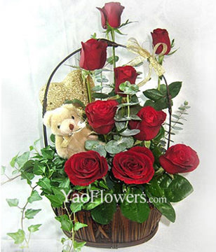 9 Red roses and A bear
