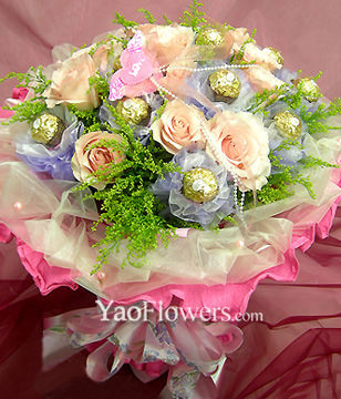 11 Pink roses,11 chocolate roses
