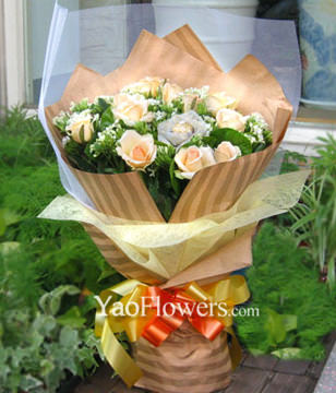 12 Champagne roses (One Dozen Roses)