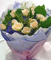 9 Champagne roses