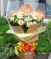 12 Champagne roses (One Dozen Roses)