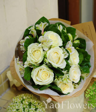 7 White Roses