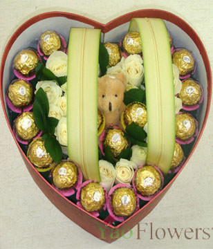 16 White Roses,20 pieces of cholocates,1 bear,Heart-Shaped Box Gift