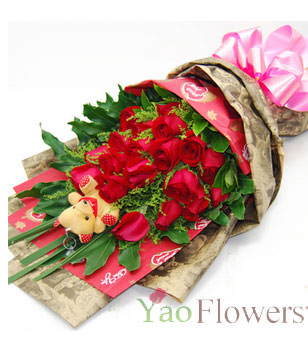 19 red roses, the oriole, matches the leaf to embellish,a bear included