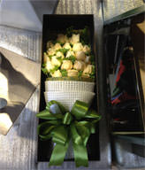 19 champagne roses gift