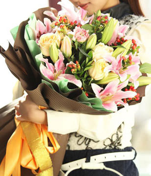 6lilie and 9champagne rose