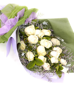 15 white roses
