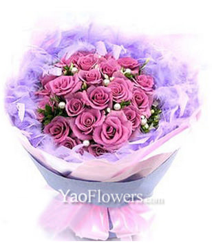 21 Purple roses with baby's breath and green foliages