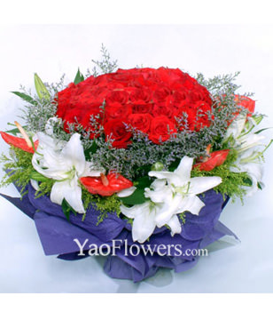 33 Red roses,5 white lilium