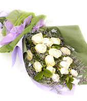 15 white roses