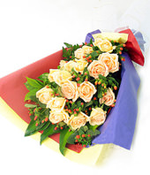 19 champagne roses