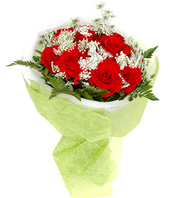 12 red roses