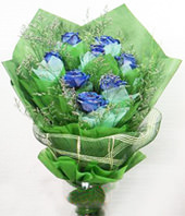 11 Blue roses with baby's breath