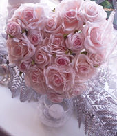 21 Pink Roses with heart-shaped