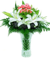 20 Pink carnations,4 white lilium