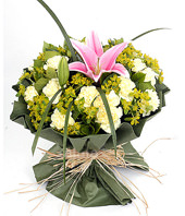 Pink lily,16 yellow carnations
