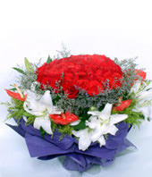 33 Red roses,5 white lilium
