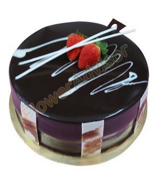 1/2 KG Chocolate Banana Cake with Bouquet of 6 Roses