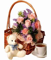 Six stalks roses posy with bear