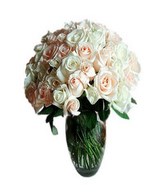 Posy of peach and ecru roses